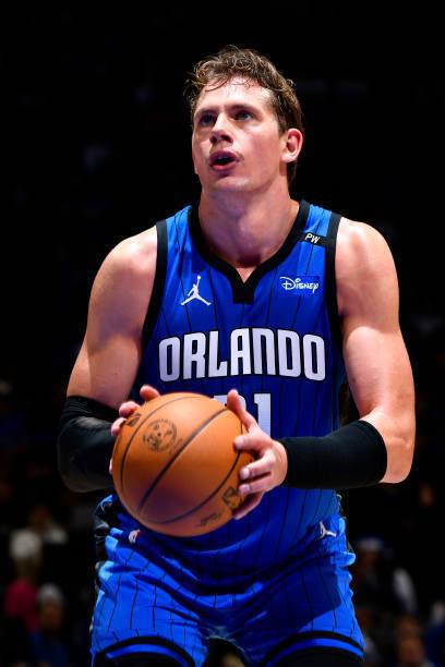 1年500万!大瓦格纳续约魔术继续辅佐弟弟 上季报销致减薪600万