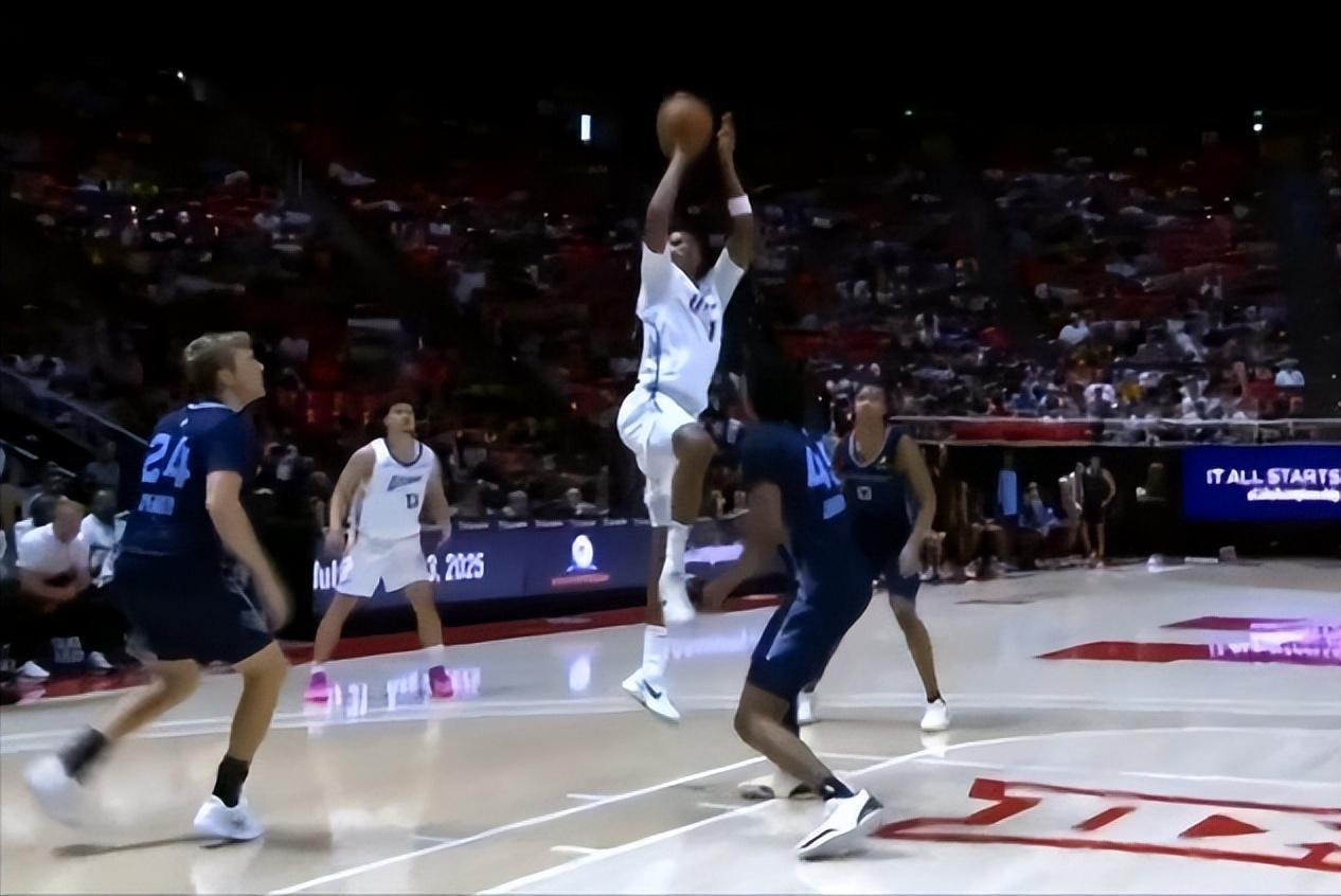 酷似麦迪!“刺头”贝利砍18+7+3断获全美好评,专家:有资本狂妄