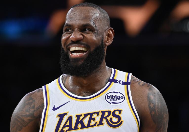 湖人百亿美金股权交易不影响詹姆斯决定,看看杜兰特困境就明白了