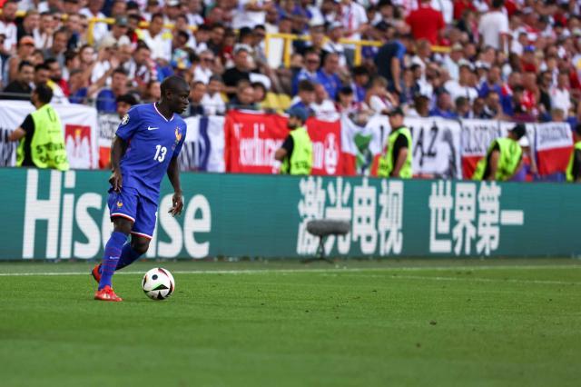 1719347050226031922.jpg 开云APP-【欧洲杯】莱万点射摧毁姆总首球,D2法国落死亡半区