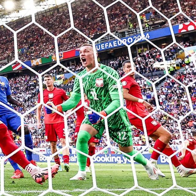 1719335129360091850.jpg 开云APP-【欧洲杯】莱万点射摧毁姆总首球,D2法国落死亡半区