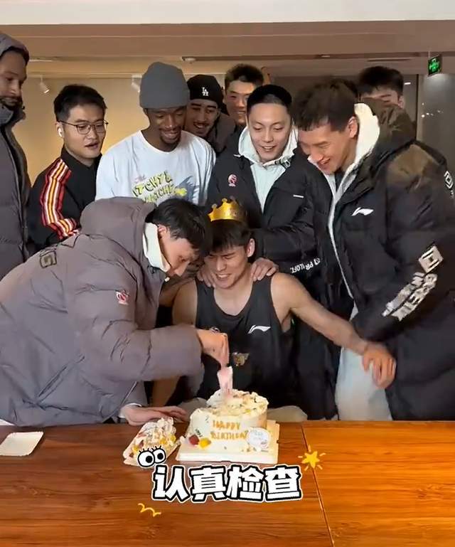 山东小伙20岁生日,徐杰暖心,杜锋贴心,杜润旺胡明轩下手太狠了