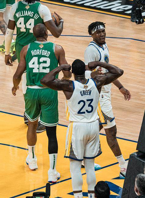 1654528324207045807.png 开云在线-绿军88分创季后赛新低 勇士防守全面升级强势反弹