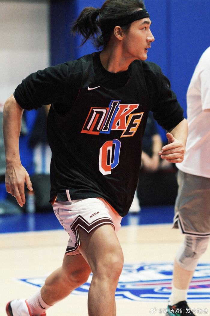 演员此沙分享球场动态|小演员_新浪体育_新浪新闻