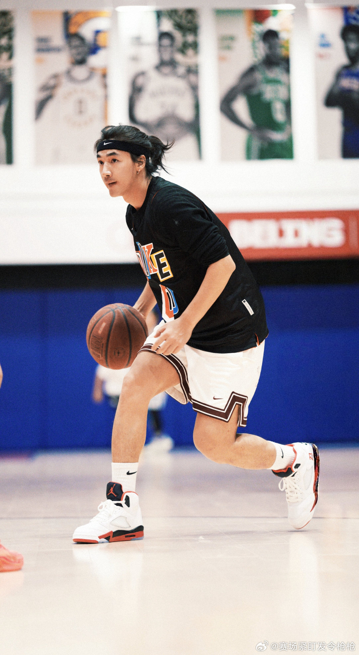 演员此沙分享球场动态|小演员_新浪体育_新浪新闻