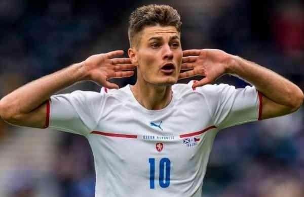 kaiyun-【早报】梅西将降薪50%续约巴萨5年，首季年薪2000万